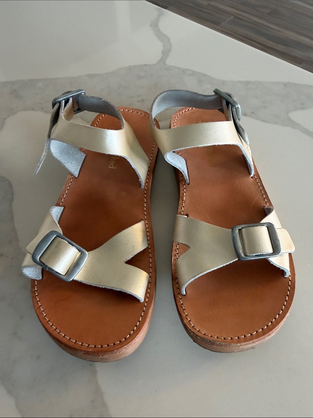 Freshly Picked Girl’s Metallic Platinum Carmel Leather Buckle Sandals. Size 12